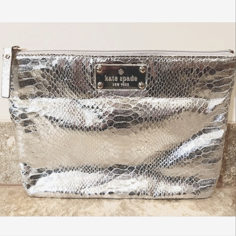 Kate Spade Foiled Again Gia Croc Embossed Metalic Silver Envelope Clutch Bag🌴